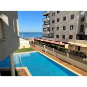 Apartamento en Calpe con parking y piscina frente al mar para 4 personas