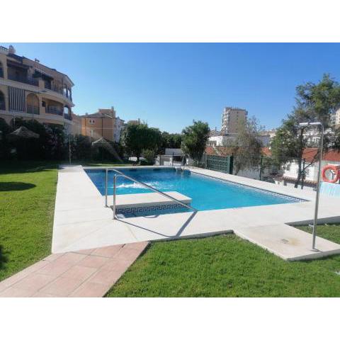 Apartamento en la playa con piscina