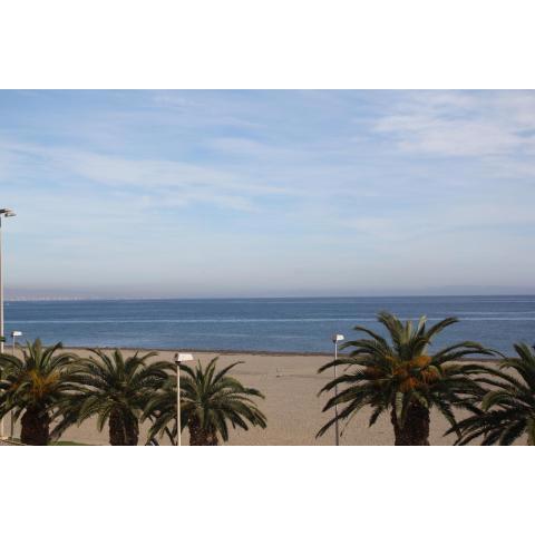 Apartamento en primera línea de playa, con vistas a la playa y con wifi