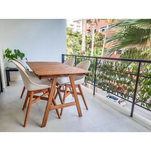 Apartamento reformado con terraza, wifi y parking