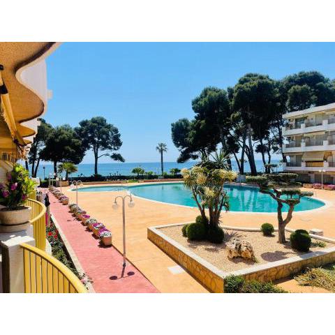 Apartamento vistas al mar, con acceso directo a la playa, piscina y parking gratis!!!