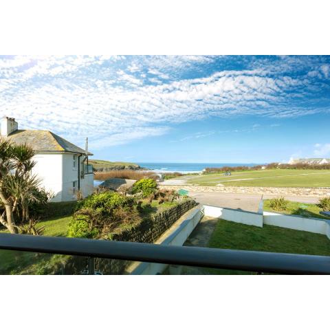 Apartment by the beach, sea views