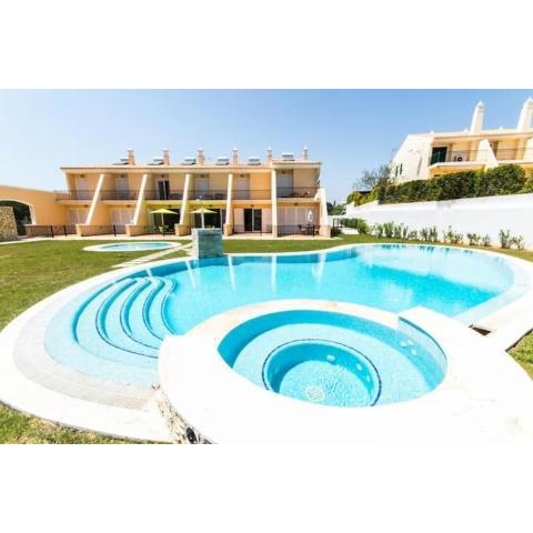 Apartment Filipa III - Beachfront with Jacuzzi