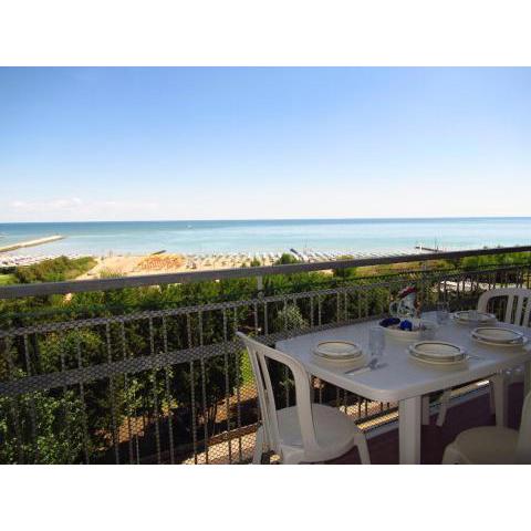 Apartment For 4 People With Sea View