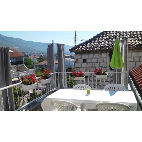 Apartment in Kastel Kambelovac with sea view, balcony, air conditioning, WiFi 4483-1