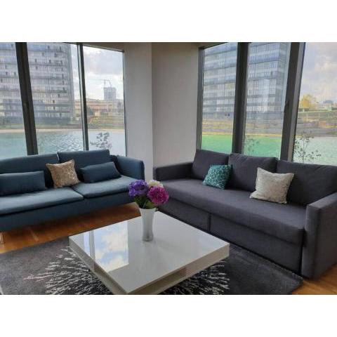 Apartment in Lively Area in with Stunning Lake View in Istanbul!