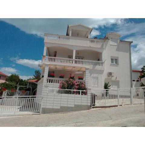 Apartment in Slatine with sea view, balcony, air conditioning, Wi-Fi (4783-4)