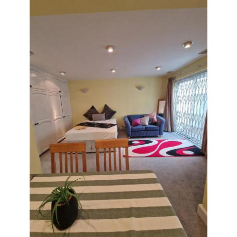 Apartment near Queens Club tennis Kensington area