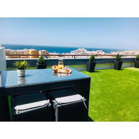 Apartment with panoramic ocean view and Pool