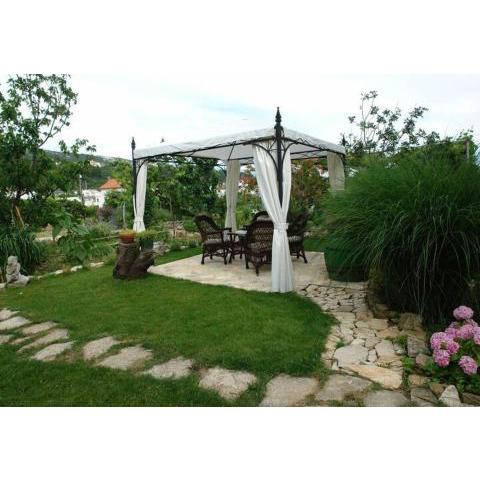 Apartments and rooms Frane - with garden