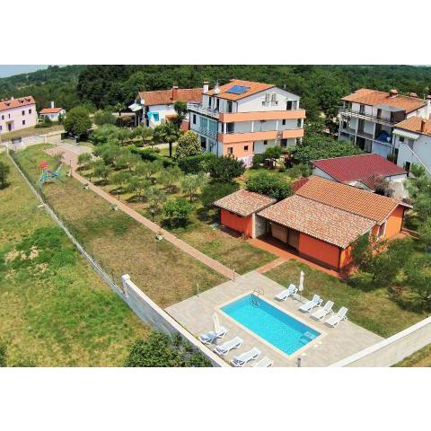 Apartments and rooms with a swimming pool Babici, Umag - 3046