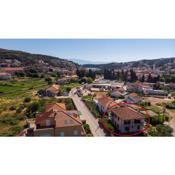 Apartments and rooms with parking space Jelsa, Hvar - 4028