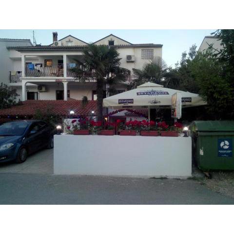 Apartments and rooms with parking space Rovinj - 16796