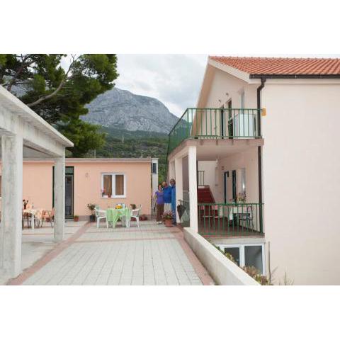 Apartments and rooms with parking space Tucepi, Makarska - 13056