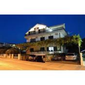 Apartments and rooms with parking space Vodice - 4164