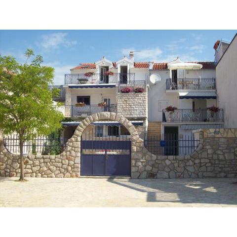 Apartments by the sea Jezera, Murter - 5057