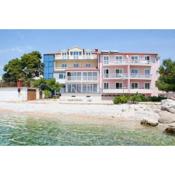 Apartments by the sea Primosten - 9687