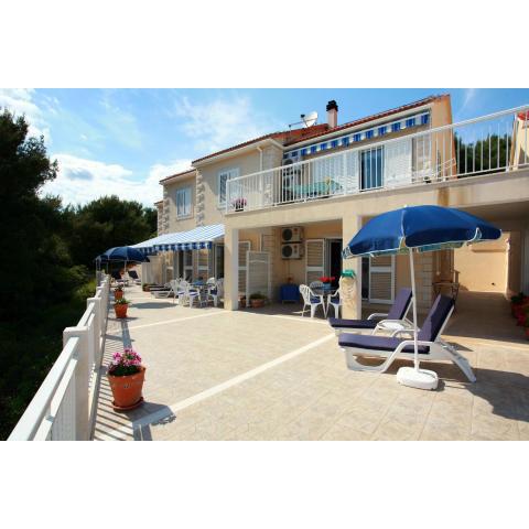 Apartments by the sea Sumartin, Brac - 2940