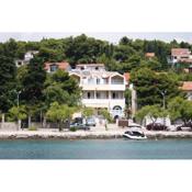 Apartments by the sea Tisno, Murter - 3222
