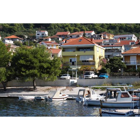Apartments by the sea Trogir - 9667