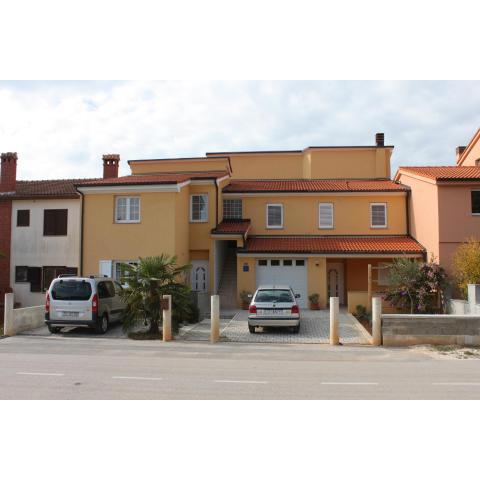 Apartments for families with children Stinjan, Pula - 7423