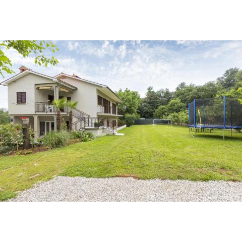 Apartments for families with children Vinez, Labin - 15870