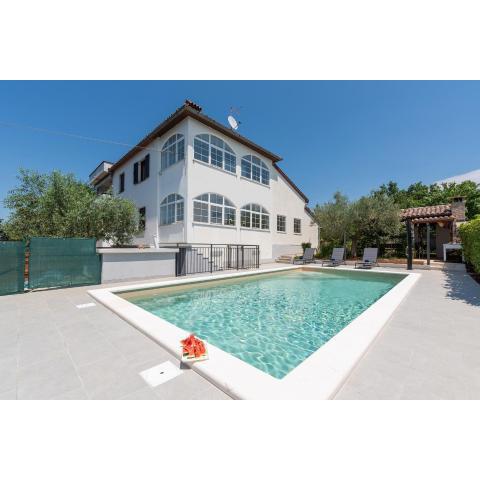 Apartments Marinela Korsa with Pool