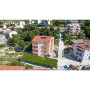 Apartments with a parking space Duce, Omis - 9437