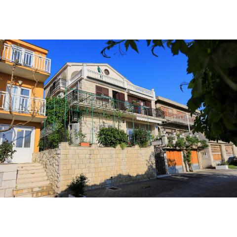 Apartments with a parking space Gradac, Makarska - 6825