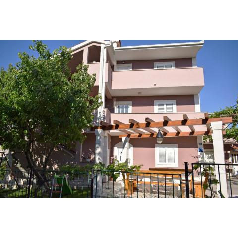 Apartments with a parking space Kastel Stari, Kastela - 12568