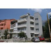 Apartments with a parking space Makarska - 6641