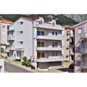 Apartments with a parking space Makarska - 6720
