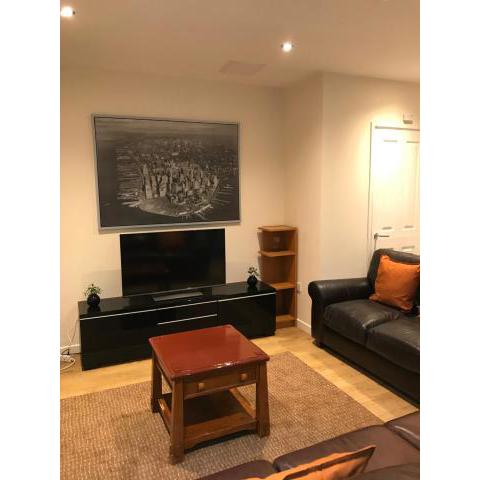 Apex Fox Street Apartment with Free Parking