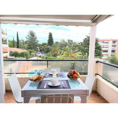 Appartement Imperia St Raphaël, au calme, vue piscine, climatisé