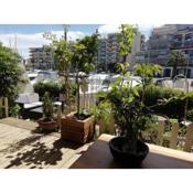 APPARTEMENT STYLE INDUSTRIEL + TERRASSE +JARDIN SUR LA MARINA CANET PLAGE 4 PERS