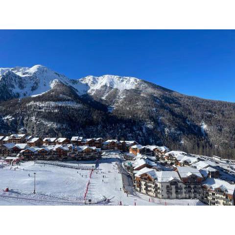 Appt 4 a 6 pers aux pieds des pistes Les terrasses du soleil d or résidence avec piscine