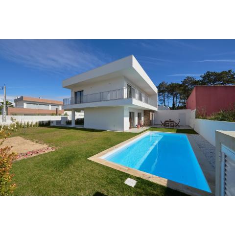 Aroeira Villa w/ Pool near Beach, By TimeCooler