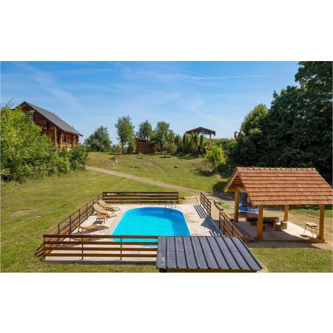 Awesome caravan in Slunj with Jacuzzi, WiFi and 2 Bedrooms