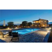 Awesome home in Danilo with Jacuzzi, WiFi and Outdoor swimming pool