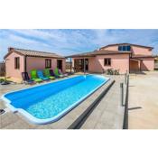 Awesome home in Galizana with Outdoor swimming pool and 5 Bedrooms
