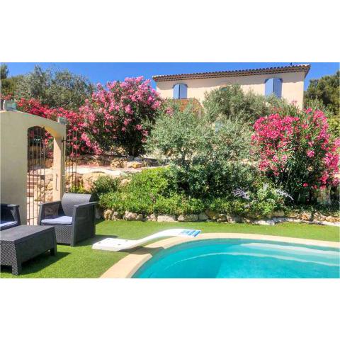 Awesome home in Rognac with Outdoor swimming pool, WiFi and 3 Bedrooms