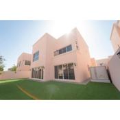 AWS Homes - Luxury 4BR & Maid Room Villa with Private Garden at Nad al Sheba