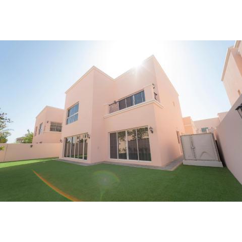 AWS Homes - Luxury 4BR & Maid Room Villa with Private Garden at Nad al Sheba
