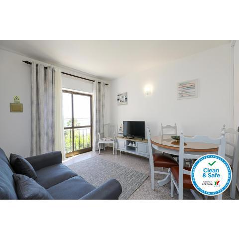 B92 - Akisol-White 2 Bed Apartment in Burgau