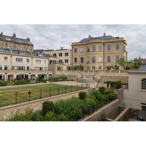 Bath Penthouse with amazing views and lift access