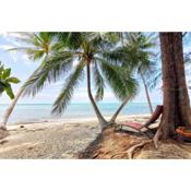 BEACH BUNGALOW - OUTDOOR net on the beach - Working Desk