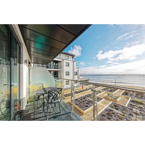 Beach Front 2Bed Sea View & Parking