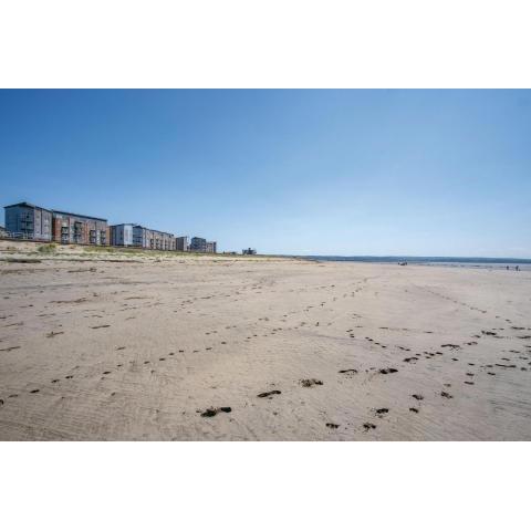 Beach View - 2 Bedroom Apartment - Llanelli