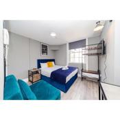 Beachfront Studio Apartment I Sleep 2 I King-Size Bed I Smart TV I MS7