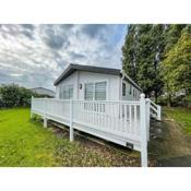 Beautiful 4 Berth Lodge With Decking Nearby Hunstanton Beach, Norfolk Ref 23039dB